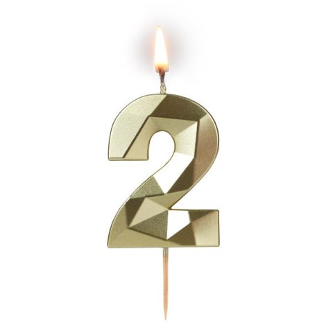 Świeczka cyferka "2" 5,8cm "DIAMENT" ZŁOTA na patyku ( długość patyka 4,2cm / 2cm ) 24szt 64-02 Świeczka cyferka "2" 5,8cm "DIAMENT" ZŁOTA na patyku ( długość patyka 4,2cm / 2cm ) 24szt 64-02
