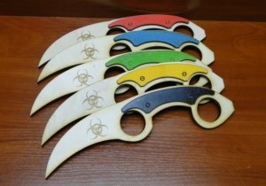 Nóż 5szt drewniany karambit - mix kolorów 22 cm P108 Nóż 5szt drewniany karambit - mix kolorów 22 cm P108