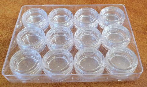 Pojemnik plastikowy 3 x 2 cm zakręcany - 12 szt Pojemnik plastikowy 3 x 2 cm zakręcany - 12 szt
