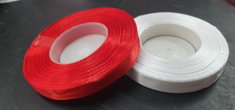 Wstążka satynowa 12 mm x 32 m biała + czerwona 8 szt. AX12-01-08 Wstążka satynowa 12 mm x 32 m biała + czerwona 8 szt. AX12-01-08