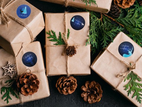 Naklejki ozdobne świąteczne kolorowe na rolce 500 sztuk merry christmas Naklejki ozdobne świąteczne kolorowe na rolce 500 sztuk merry christmas