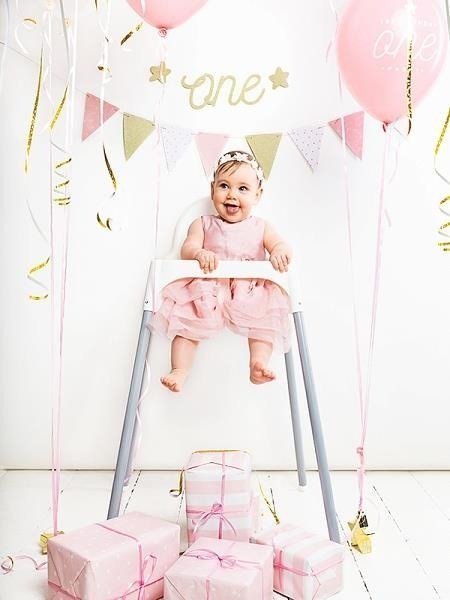 Girlanda Birthday - Różowe Flagietki, 1,3m Partydeco Girlanda Birthday - Różowe Flagietki, 1,3m Partydeco